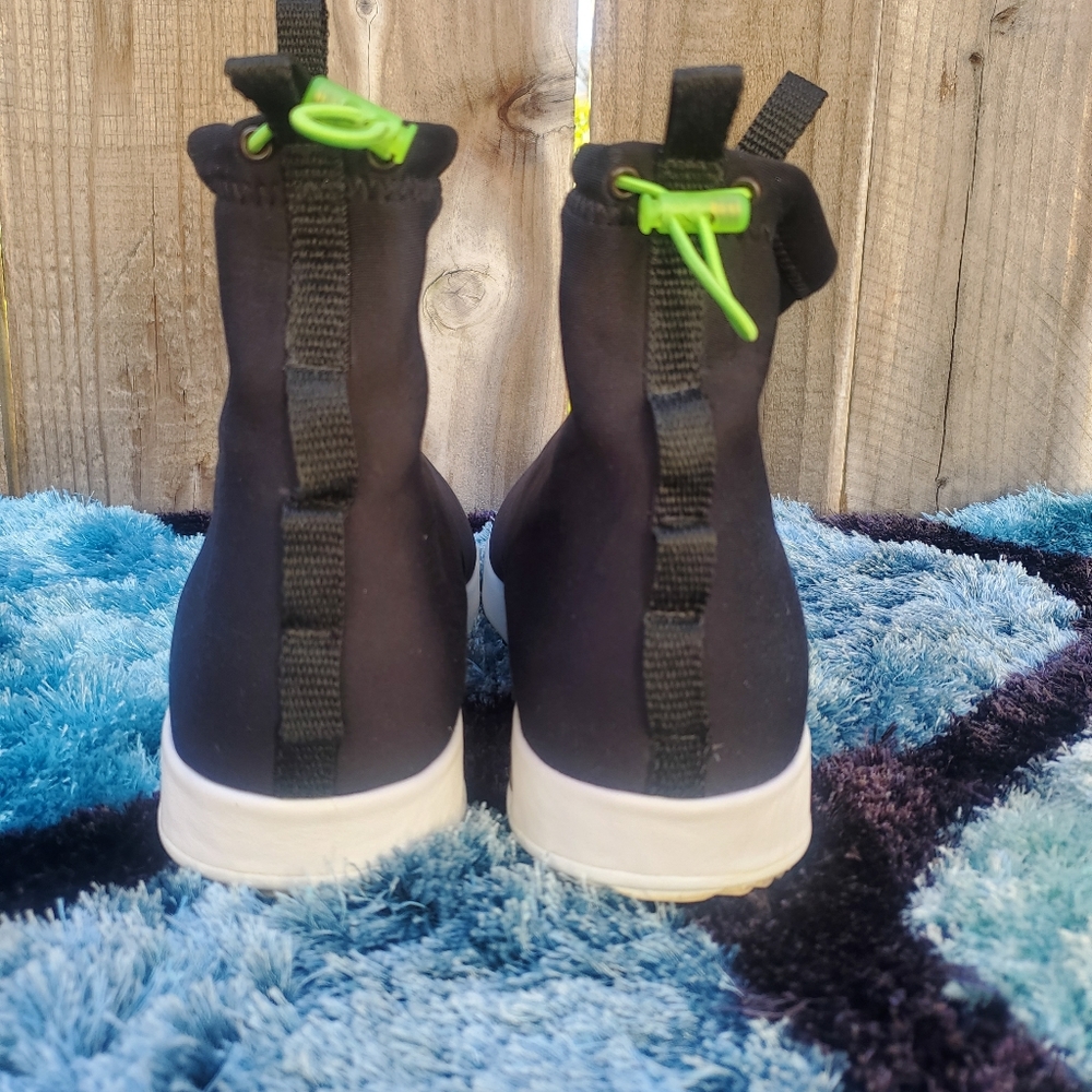 Shoes - Picture 3 of 4